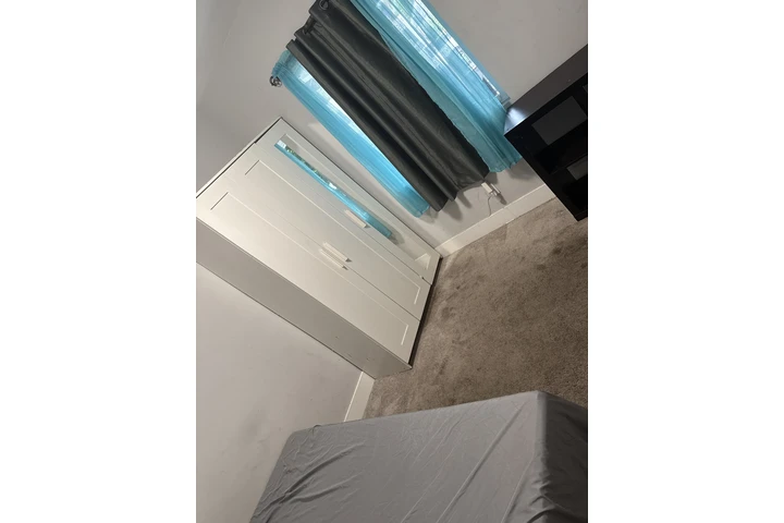 $700 : CUARTO AMUEBLADO image 3