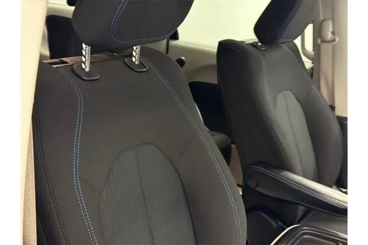 $25000 : Chrysler Pacifica Hybrid 202 image 9