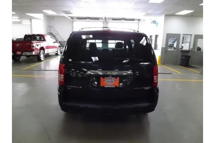 $9985 : Chrysler Town and Country 20 image 4