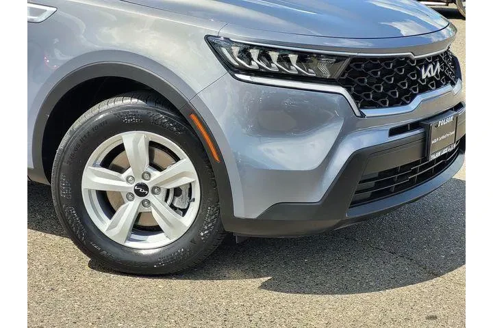 $24704 : Kia Sorento 2023 LX 4dr SUV image 6