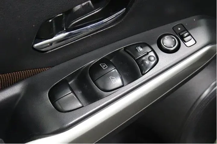 $14985 : Nissan Kicks 2020 SR 4dr Cro image 4