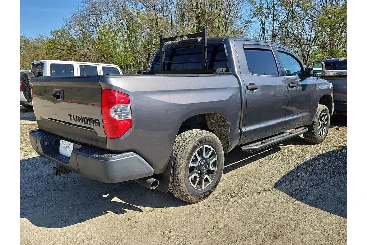 $35037 : Toyota Tundra 2018 4x4 SR5 4 image 3