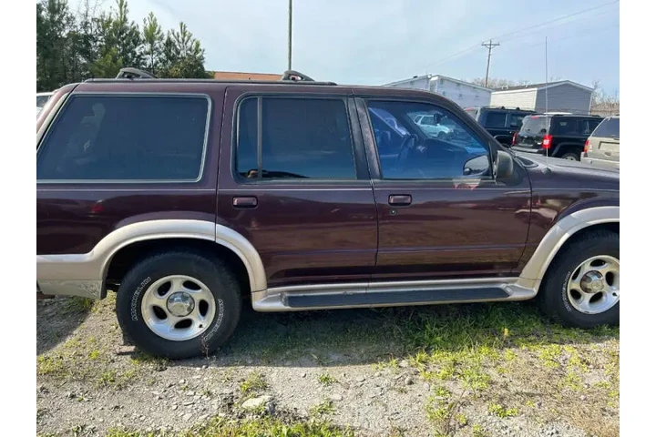 $4395 : 1999 Explorer Eddie Bauer image 6