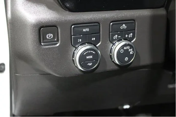 $39998 : GMC Sierra 1500 2024 4x4 SLE image 8