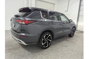 $25997 : Mitsubishi Outlander 2024 SE thumbnail
