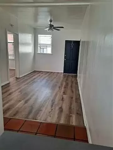 $1600 : 2 Beds 1 Bath Available image 7