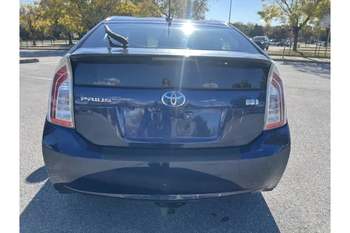 $10900 : 2013 Prius Four image 7