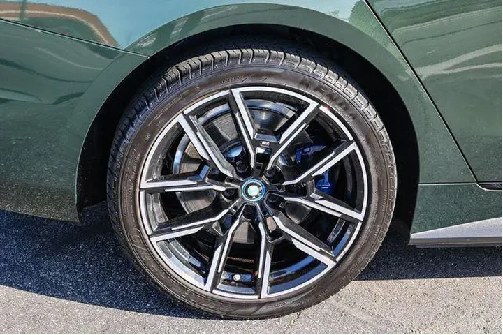 $32498 : BMW i4 2023 eDrive40 Gran Co image 8