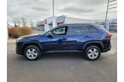 $29995 : Toyota RAV4 2023 AWD XLE 4dr thumbnail