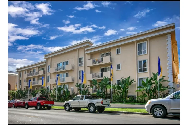 $1300 : Wilshire Hampshire tower image 8