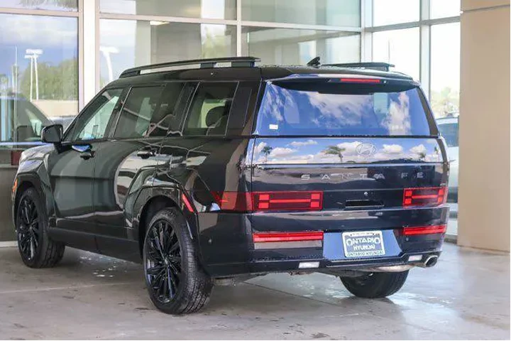 $38201 : Hyundai SANTA FE 2024 AWD Ca image 6