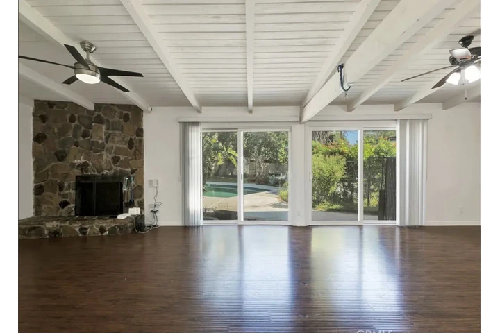 $1300 : 3 casa de una sola planta con image 2