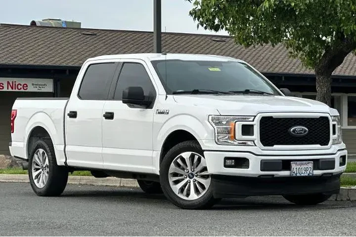 $18805 : Ford F-150 2018 4x2 XLT 4dr image 2