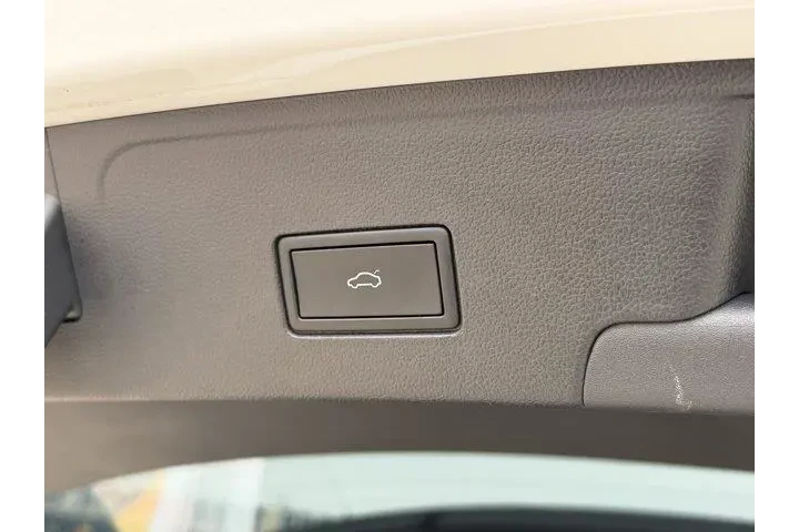 $38523 : Volkswagen Atlas Cross Sport image 9