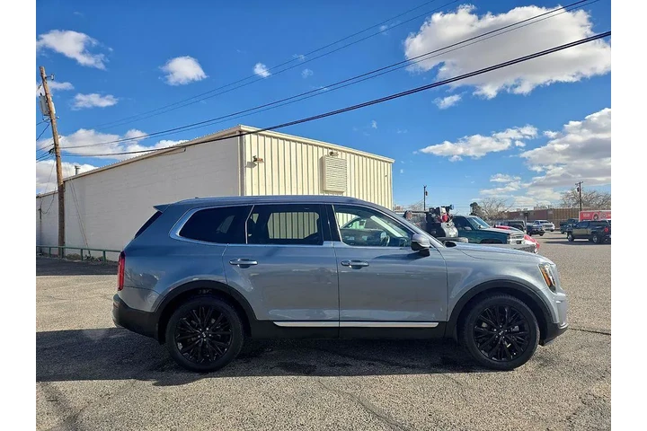 $29438 : Kia Telluride 2021 AWD SX 4d image 2