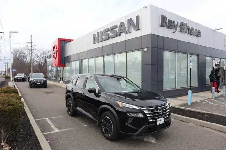 $24055 : Nissan Rogue 2025 AWD SV 4dr image 1