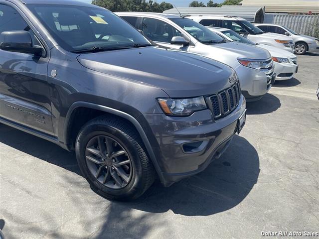 $14575 : 2016 Grand Cherokee Laredo SUV image 1