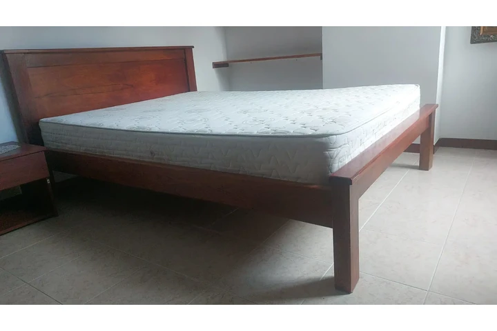 $1000000 : Vendo cama y 2 bases cama image 1