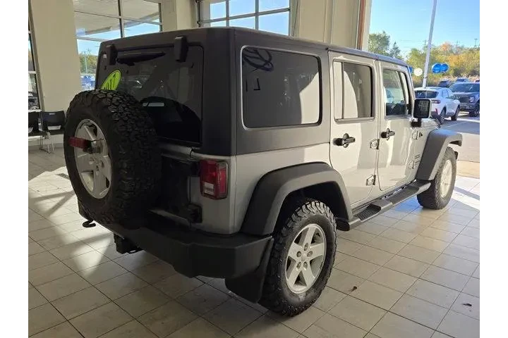 Jeep Wrangler Unlimited 2017 image 9