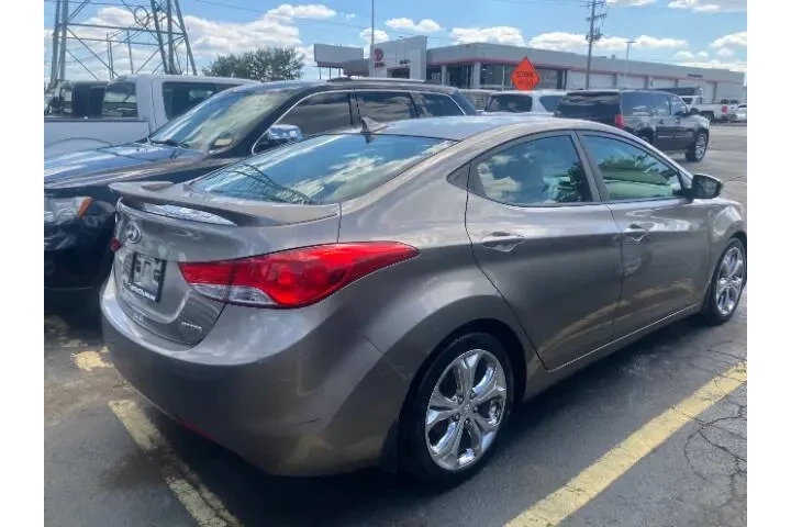 $7500 : 2013 Elantra Limited image 5