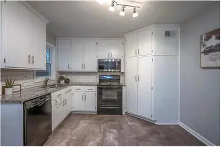 $950 : Rental property with 2 bedro image 8