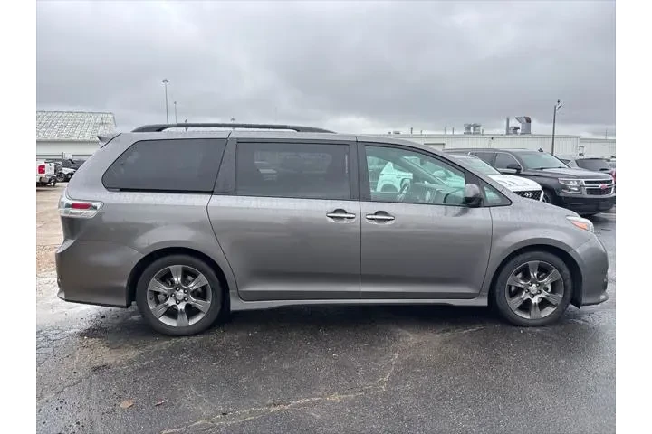 $13000 : Toyota Sienna 2016 SE 8-Pass image 2