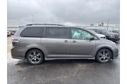 $13000 : Toyota Sienna 2016 SE 8-Pass thumbnail