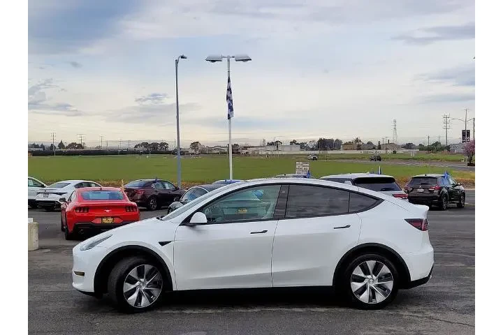 $29900 : Tesla Model Y 2022 AWD Long image 7