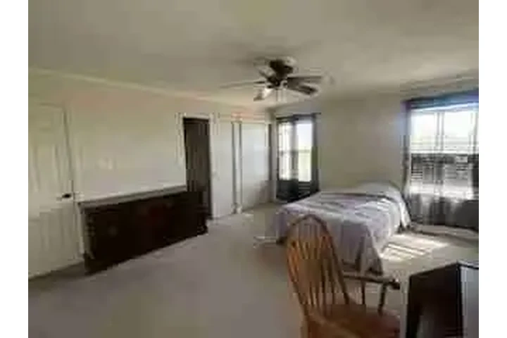 $700 : 1bath 1bed image 2