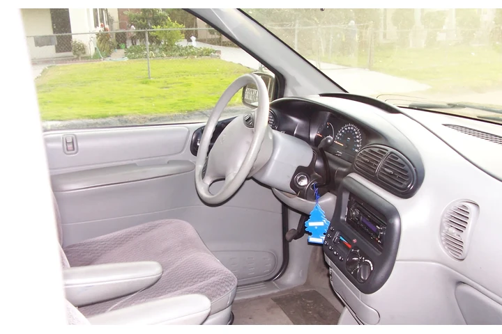 $1495 : OBO MINI VAN DODGE 2000 image 2