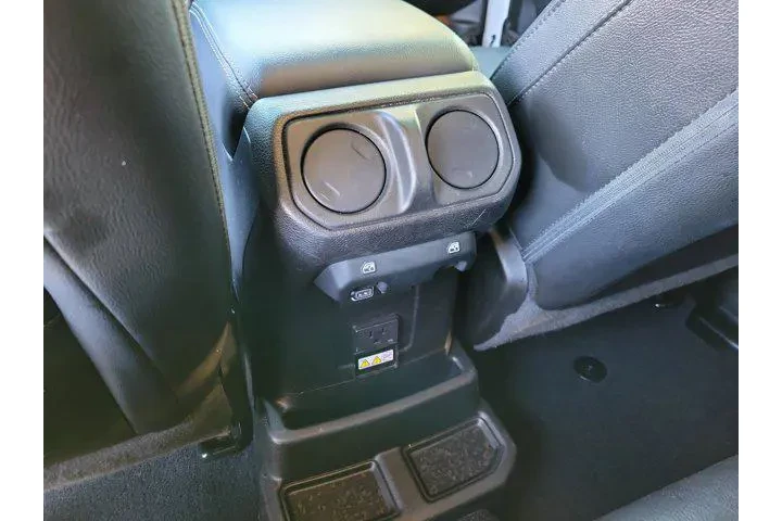 $26988 : Jeep Wrangler Unlimited 2021 image 7