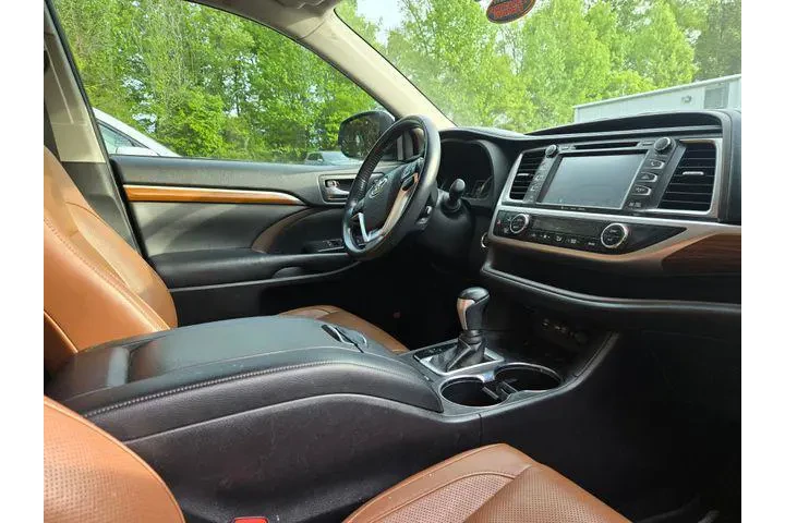 $26989 : Toyota Highlander 2019 AWD L image 4