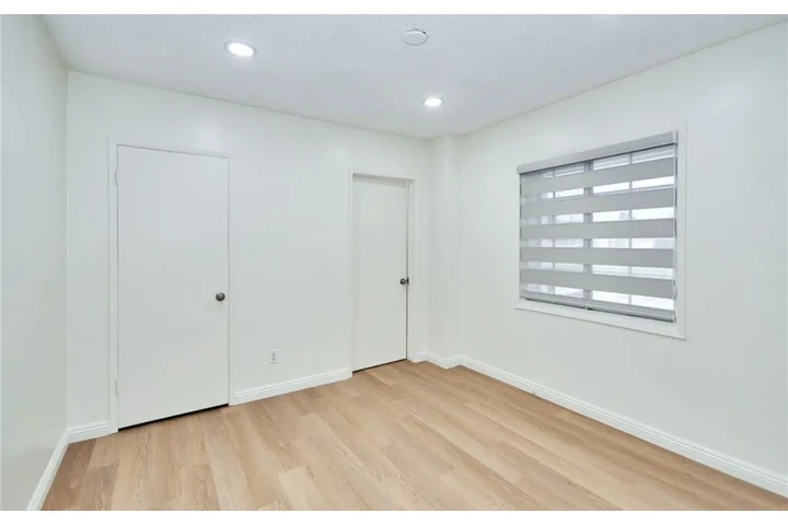 $2520 : Spacious 3Bedroom in Inglewood image 6