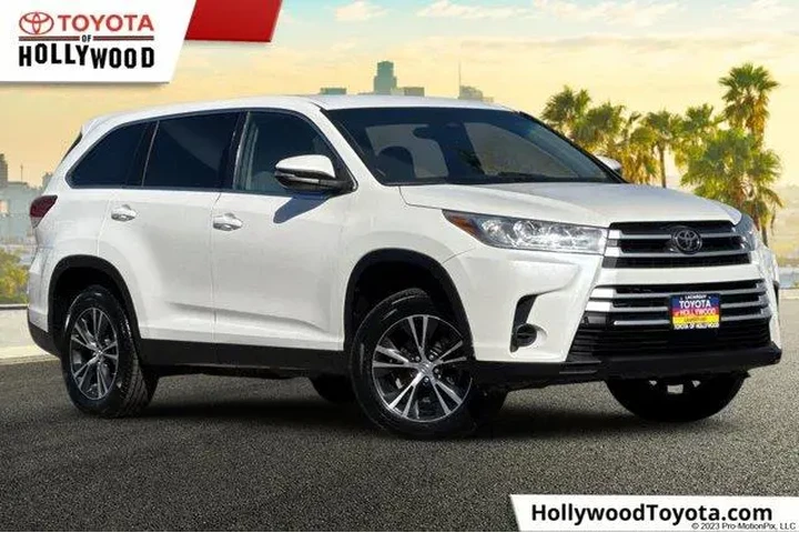 $18888 : Toyota Highlander 2019 LE 4d image 1