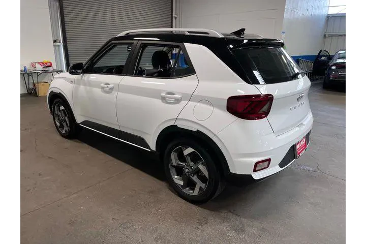 $17940 : Hyundai VENUE 2022 Limited 4 image 5