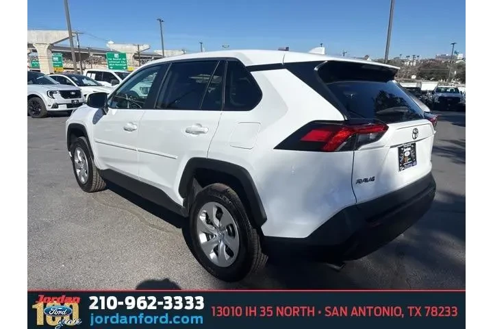 $24950 : Toyota RAV4 2022 AWD LE 4dr image 4