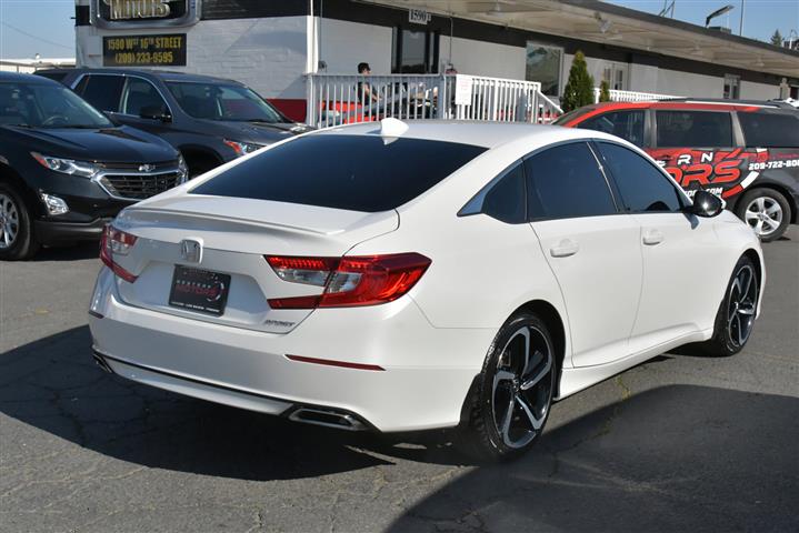 Accord Sedan Sport image 8