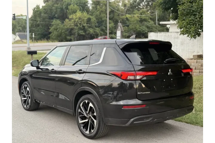 $15999 : 2022 Outlander ES image 4