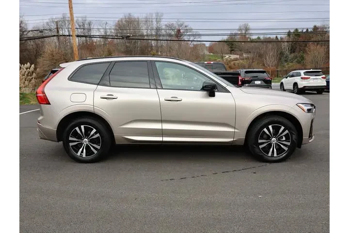 $33900 : Volvo XC60 2025 AWD B5 Core image 8