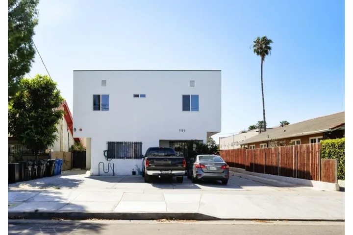 $1950 : 2 Bedroom Apt In Koreatown, LA image 1
