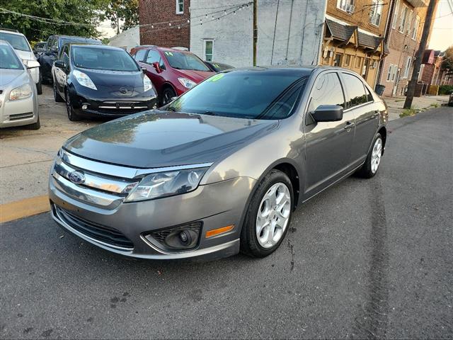 2010 Fusion 4dr Sdn SE FWD image 1