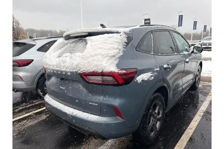 $25254 : Ford Escape 2023 AWD ST-Line image 3