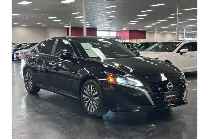 $18621 : Nissan Altima 2023 2.5 SV 4d image 7