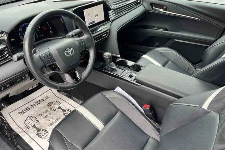 $28908 : Toyota Camry 2025 SE 4dr Sed image 3