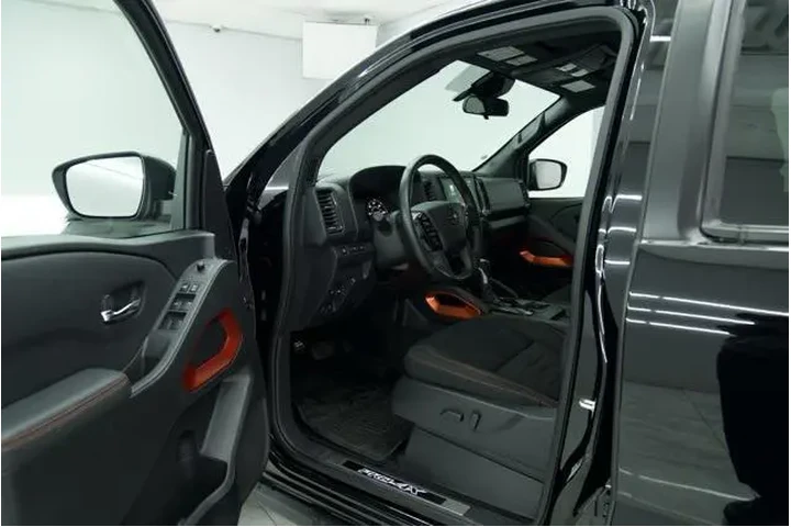 $12900 : Nissan Frontier 2014 4x4 SV image 10