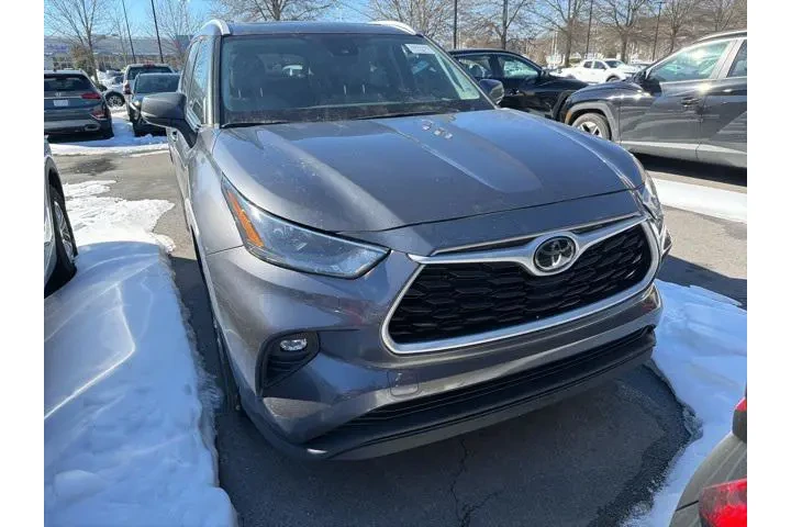$34729 : Toyota Highlander 2022 XLE 4 image 1