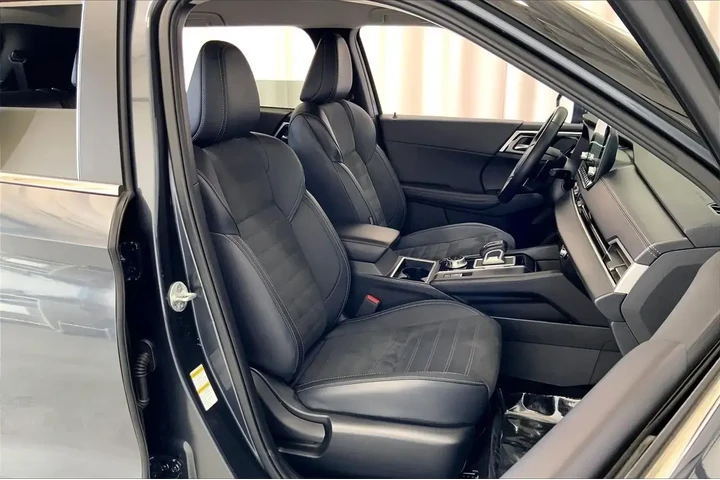 $23203 : Mitsubishi Outlander 2024 AW image 6