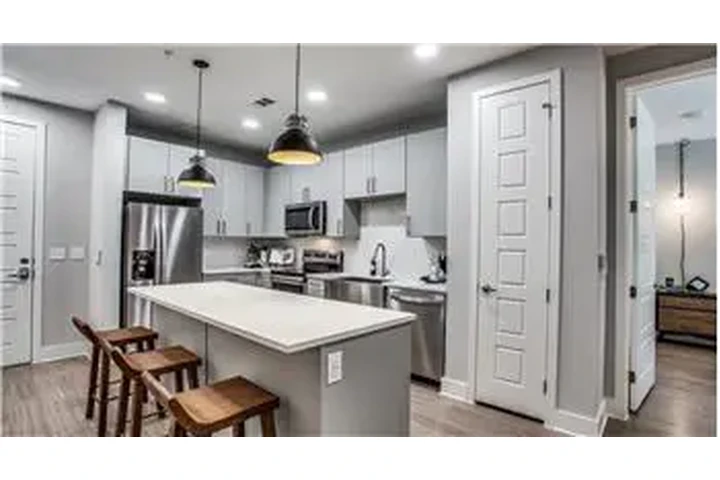 $2763 : Rental property with 3 bedro image 2