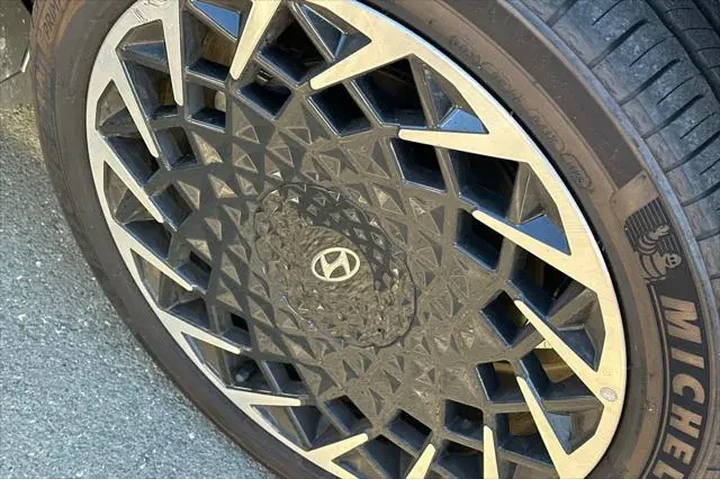 $32990 : Hyundai IONIQ 5 2024 AWD Lim image 4