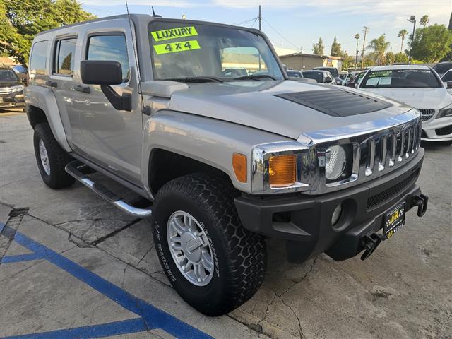 $11995 : 2008 HUMMER H3 Luxury image 3